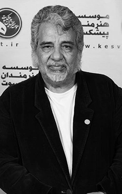 اکبر صادقی