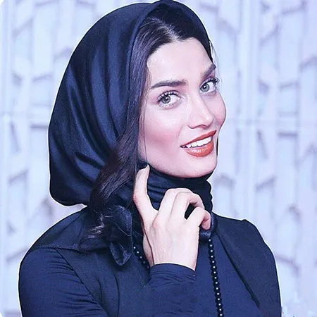 تینا آخوندتبار